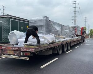 广州三鑫公司14米长智能喷砂房系统，发往无锡客户现场